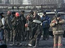 Воду из ` Ульяновской `, где остались два шахтера, откачают не прежде, чем через два дня [01.04.2007 11:34]