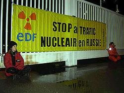 Члены Гринпис остановили отправку ядерных отходов в Российскую Федерацию [01.12.2005 14:24]