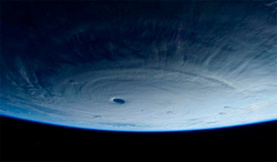 Обнародовано космическое фото супертайфуна (фото) [01.04.2015 15:59]
