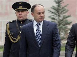 На министра обороны Армении подали в суд [12.11.2010 11:08]