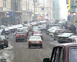 Снегопад создал серьезные трудности на московских дорогах [12.12.2005 15:43]