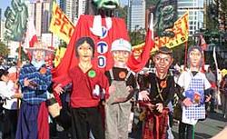 В Гонконге митинг антиглобалистов вылился в столкновения с правоохранителями [13.12.2005 12:00]