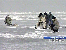 Спасены 14 сахалинских рыбаков, унесенных в море на льдине [13.02.2006 03:38]