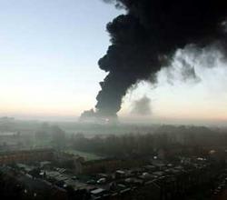 Пожар на нефтехранилище в Хартфордшире погашен [14.12.2005 08:30]