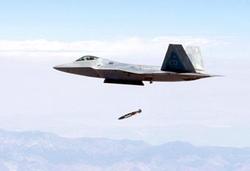 F-22A в первый раз сбросил бомбу на сверхзвуковой скорости [14.12.2005 20:23]