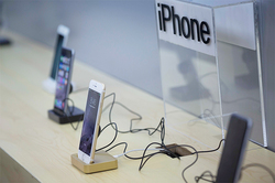 Эппл снизила цены на iPhone в РФ [14.04.2015 15:22]