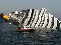 Затонувшую Costa Concordia сносит течением [16.01.2012 16:26]