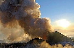 Пепел от вулкана накрыл поселки на Камчатке [18.10.2013 09:37]