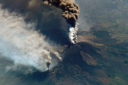 В жерле вулкана Этна нашли НЛО (видео) [02.11.2015 16:53]