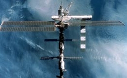 Экипаж МКС в ночь на пятницу выйдет в открытый космос [02.06.2006 01:01]