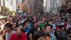 В Гонконге десятки тысяч людей вышли на улицы [21.08.2017 09:28]