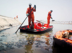 В Красном море возле Хургады произошла утечка нефти (фото) [22.06.2010 14:12]