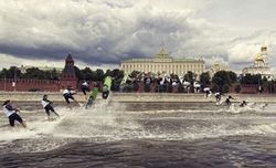 Вейкбординг напротив стен московского Кремля [23.07.2012 12:36]