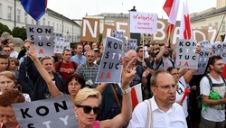 Руководитель Польши наложил вето на противоречащие друг другу судебные реформы [24.07.2017 13:35]
