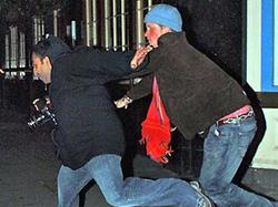 Фотограф подверг обвинению британского принца Гарри в нападении на выходе из ночного клуба (фото) [25.03.2007 14:58]