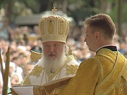 Тысячи верующих встречали Патриарха Кирилла в Днепропетровске [25.07.2010 15:20]