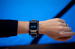 Sony разрабатывает умные часы из бумаги [26.11.2014 14:48]