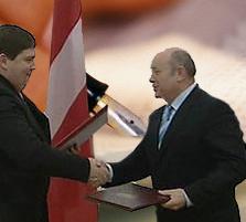 РФ и Латвия подписали договор о рубежах [27.03.2007 17:56]