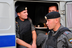 Водитель Mercedes избил правоохранительные органы на Рублевке [27.03.2015 12:58]