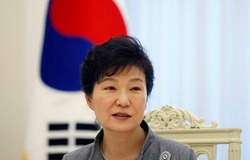 В Южной Корее прокуроры требуют ордер на содержание под стражей Пак Кын Хе [27.03.2017 09:37]