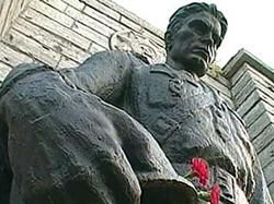 Власти Таллина присмотрели для ` Бронзового солдата ` место на кладбище [29.03.2007 12:19]