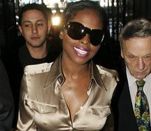 Рэп-певица Фокси Браун не признала себя виновной в избиении маникюрш [29.08.2006 04:35]