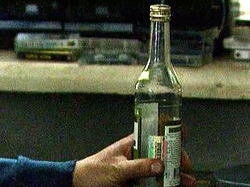 Выпускники одному из родителей перерезали горло за бутылку водки [31.05.2006 13:41]