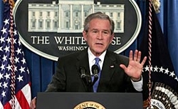 Буш сказал, что, как глава страны, он не может трудиться без ЦРУ [31.05.2006 23:03]