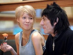 Гитарист Rolling Stones избил русскую любовницу (фото) [04.12.2009 13:16]