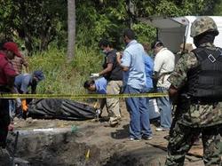 Совсем близко с Акапулько обнаружили захоронение жертв наркокартелей [04.11.2010 09:14]