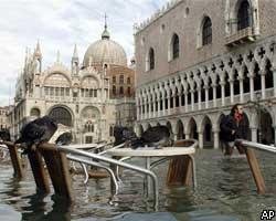 На Италию обрушилась буря: Венеция оказалась под водой [04.12.2005 14:54]