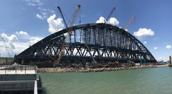 В Крыму установили все опоры автомобильного моста [04.12.2017 09:04]