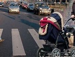 В столице россии машина сбила женщину с коляской [05.11.2010 10:06]