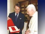 Бенедикт XVI получил в дар от организации ` Ferrari ` чек на 950 тыс. евро [06.12.2005 14:26]