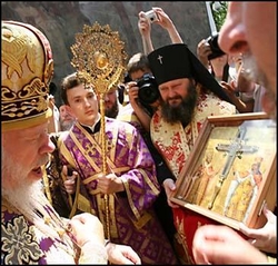Киев принимает одну из ценнейших православных святынь (фото) [06.07.2006 14:55]