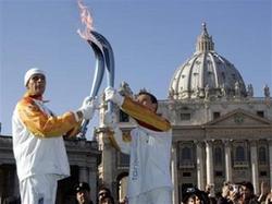 Папа Римский благословил Олимпийский огонь Зимних игр-2006 [08.12.2005 21:59]