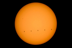 NASA показало МКС на фоне Солнца [09.09.2015 13:49]
