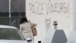 На окраине Парижа правоохранительные органы изнасиловала черного человека [09.02.2017 13:47]