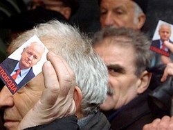 Семья Милошевича не может определиться о месте его похорон [13.03.2006 12:10]