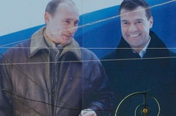 Медведев и Путин устроят праймериз за закрытыми дверями [15.08.2011 16:53]