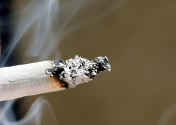 Курильщикам запретят курить у подъездов [17.10.2017 09:39]