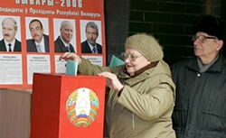 В Белоруссии открылись участки для голосования на выборах [19.03.2006 09:27]