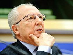 Экс-глава Еврокомиссии: Евро на грани краха [26.08.2011 14:17]