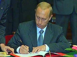 Глава государства Путин подписал закон, запрещающий лицам с иностранным гражданством занимать государственные должности [26.07.2006 16:56]