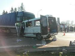 В Башкирии 3 человека лишились жизни при столкновении микроавтобуса с фурой [27.02.2018 17:04]