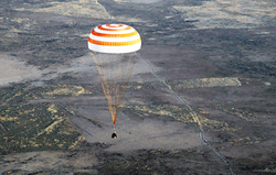 Успешно приземлился российский спускаемый аппарат с космонавтами в салоне [03.09.2017 14:52]
