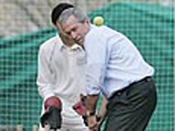 В Пакистане в президента США Буша попали теннисным мячом [06.03.2006 16:16]